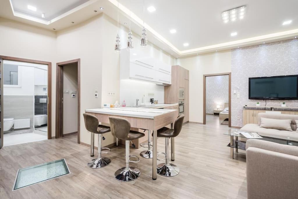 דירות בודפשט Szalag Utca 6 Luxurious Flat Castle District מראה חיצוני תמונה