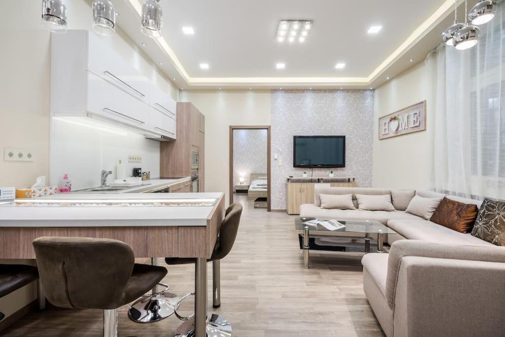 דירות בודפשט Szalag Utca 6 Luxurious Flat Castle District מראה חיצוני תמונה